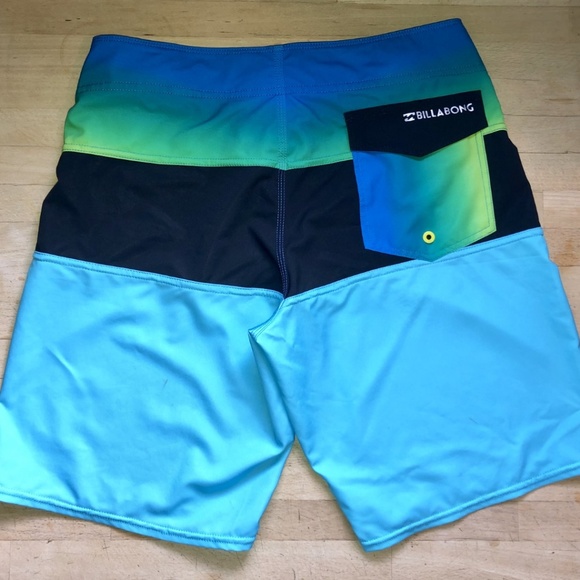 Billabong Boardshorts - Picture 2 of 2
